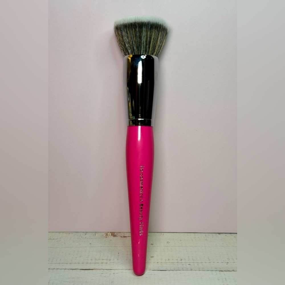 ilo cosmetics x beauty finds liquid and cream foundation makeup brush